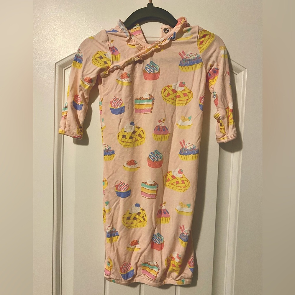 *Gone on 2/1!* Angel Dear pink bakery newborn/infant gown, size 0-3 Like New